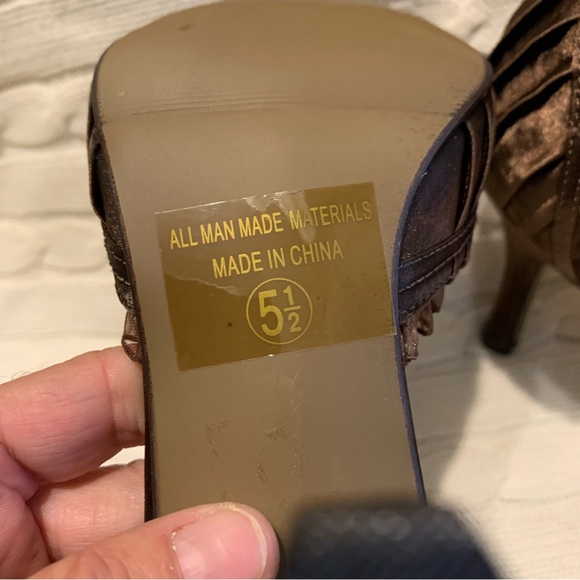 New in box brown satin ruffle heels - Picture 6 of 13